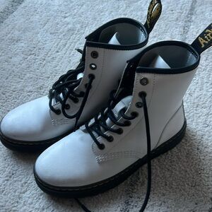 WHITE WOMEN'S DR. MARTENS ZAVALA COMBAT BOOTS -brand new NWB
